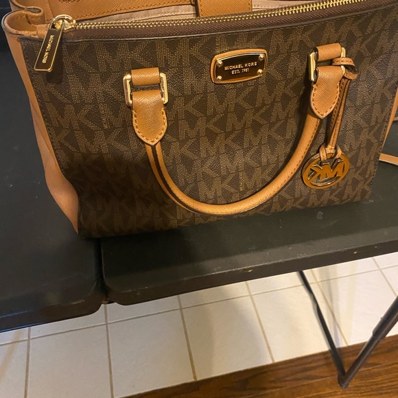 Michael Kors w/ traditional logo. Handle / long strap. Exc condition. No stains. - Picture 3 of 3